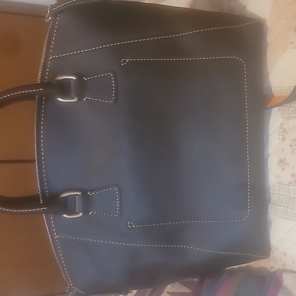 Beautiful Dooney and Bourke Purse - Picture 3 of 4